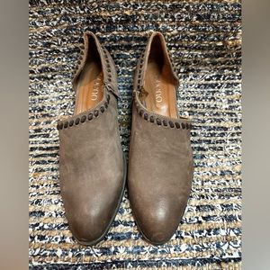 Bueno - side cut - distressed leather - taupe